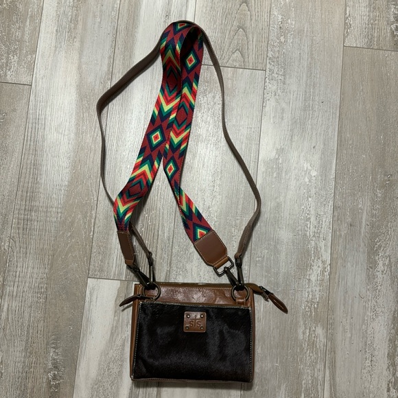 STS Ranchwear Cowhide Basic Bliss Lily Crossbody Purse - Picture 1 of 7